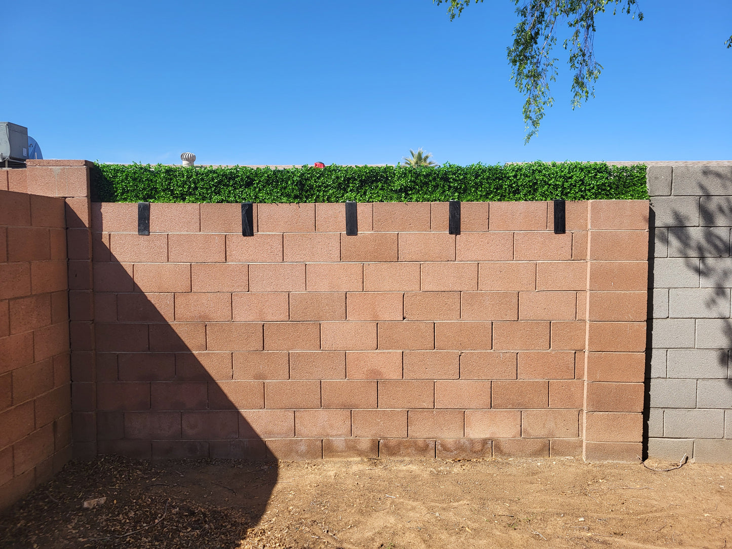 10 Inch Hedge Fence Extender [Haven Mini]